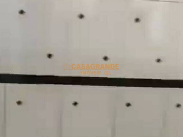 Casa para Venda em São José dos Campos - 4