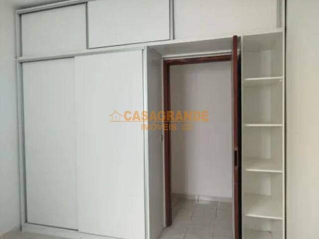 Casa para Venda em São José dos Campos - 4