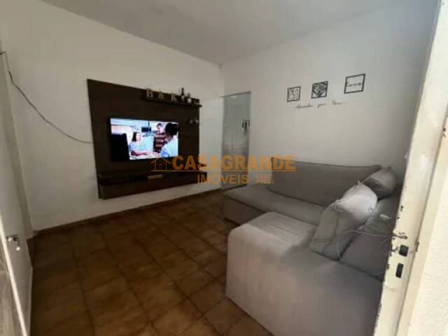 Casa para Venda em São José dos Campos - 3