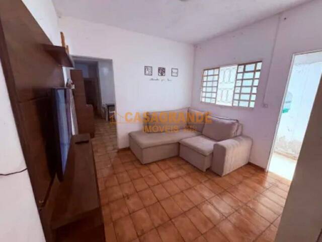 Casa para Venda em São José dos Campos - 4