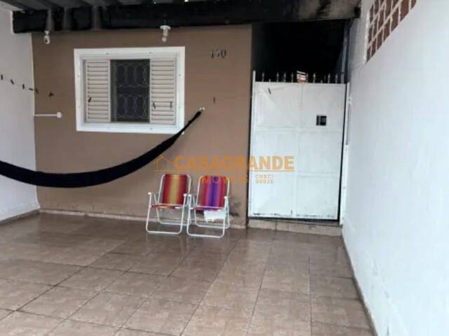 Casa para Venda em São José dos Campos - 2
