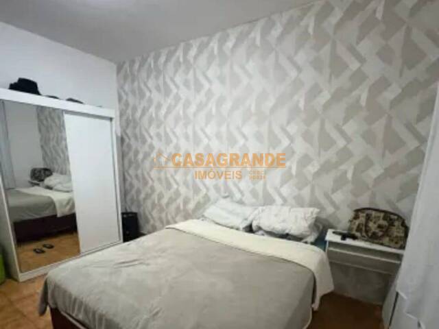 Casa para Venda em São José dos Campos - 5