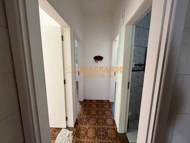 Casa para Venda em São José dos Campos - 4