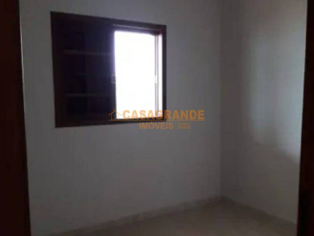 Casa para Venda em São José dos Campos - 4