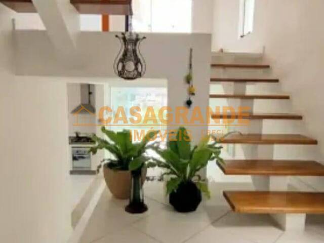 Casa para Venda em São José dos Campos - 4