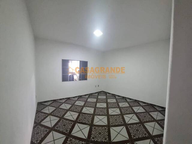 Casa para Venda em São José dos Campos - 4