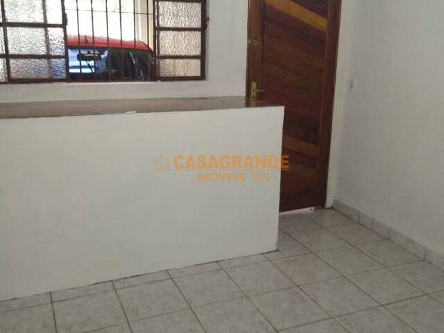 Casa para Venda em São José dos Campos - 4