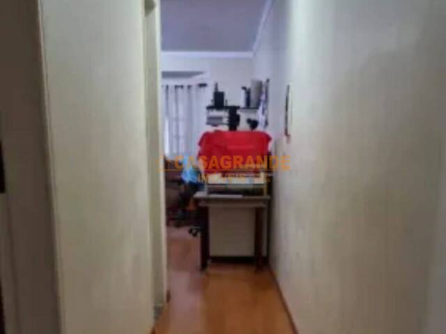 Casa para Venda em São José dos Campos - 4