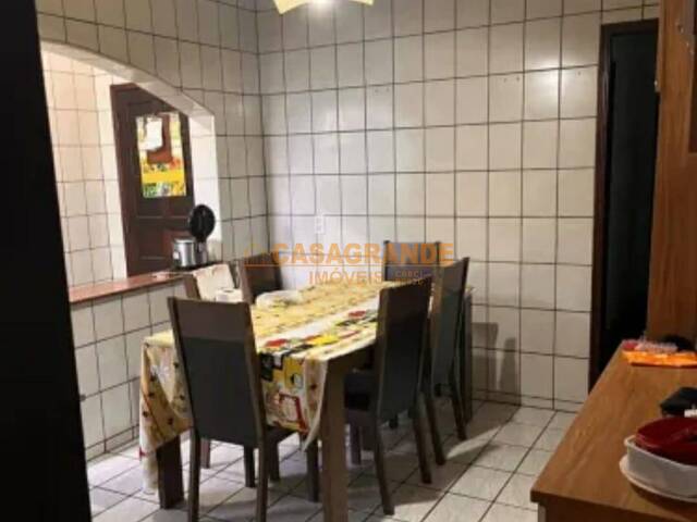 Casa para Venda em São José dos Campos - 4