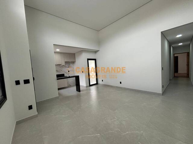 Casa para Venda em São José dos Campos - 4