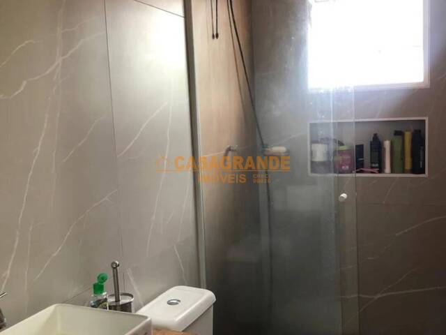 Casa para Venda em São José dos Campos - 4