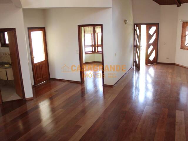 Casa para Venda em São José dos Campos - 4