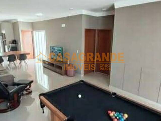 Casa para Venda em São José dos Campos - 4