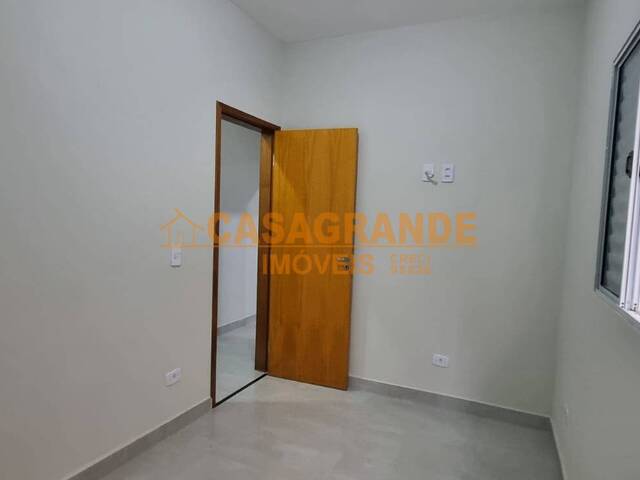 Casa para Venda em São José dos Campos - 3
