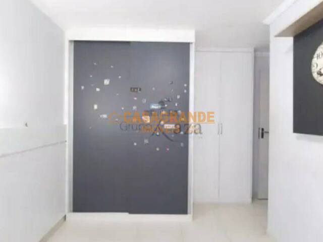 Apartamento para Venda em São José dos Campos - 4
