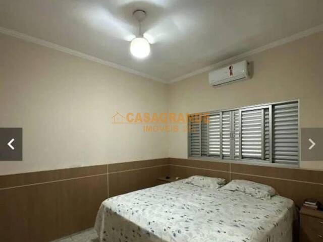 Casa para Venda em São José dos Campos - 4