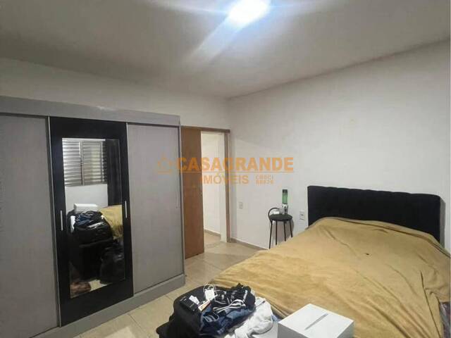 Casa para Venda em São José dos Campos - 4