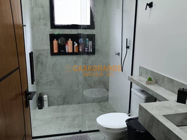 Casa para Venda em São José dos Campos - 5