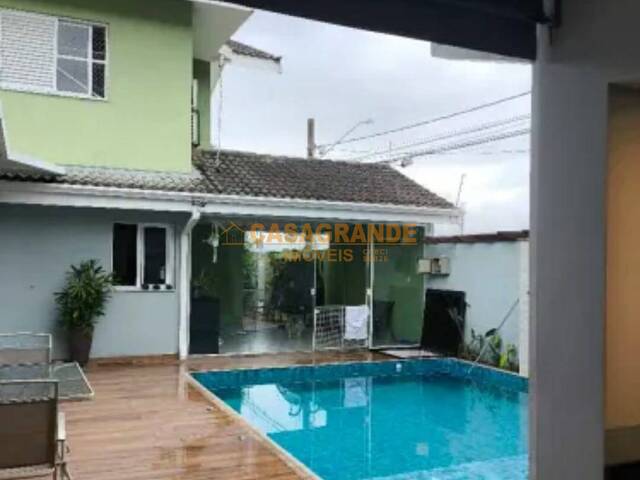 Casa para Venda em São José dos Campos - 4