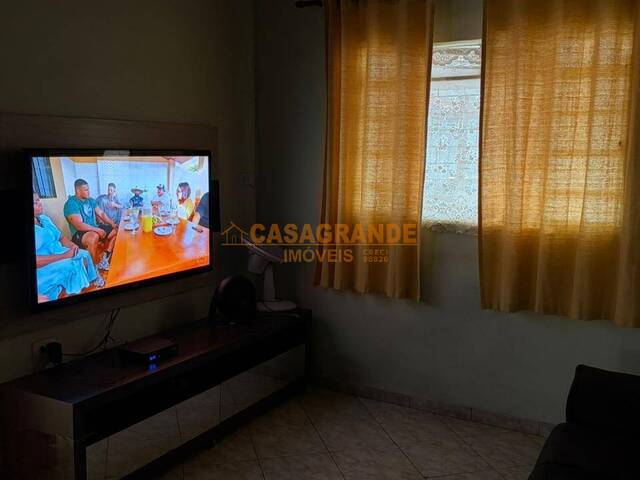 Casa para Venda em São José dos Campos - 4
