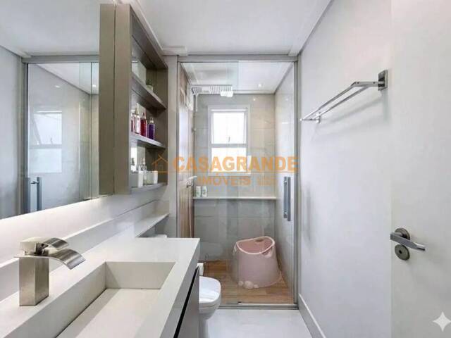 Apartamento para Venda em São José dos Campos - 4