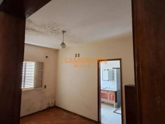 Casa para Venda em São José dos Campos - 4