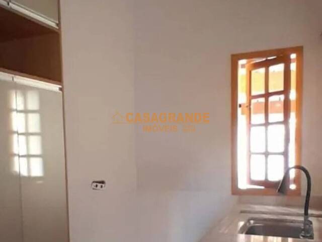 Casa para Venda em São José dos Campos - 4