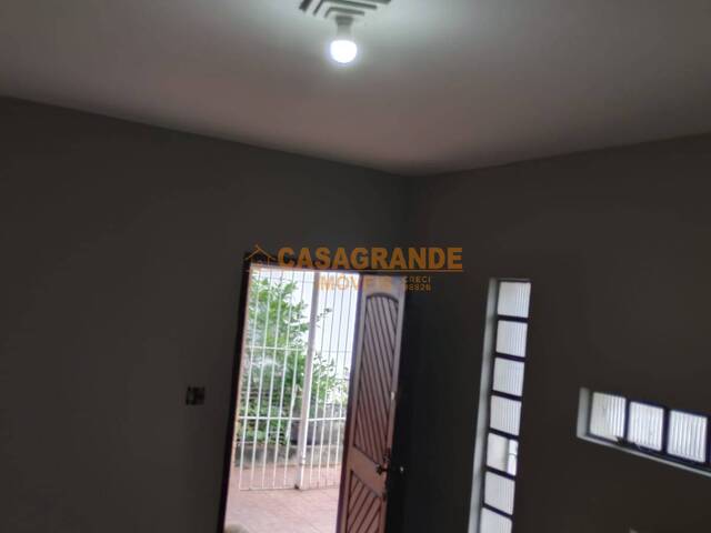 Casa para Venda em São José dos Campos - 4