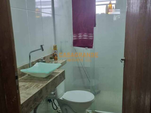Casa para Venda em São José dos Campos - 4