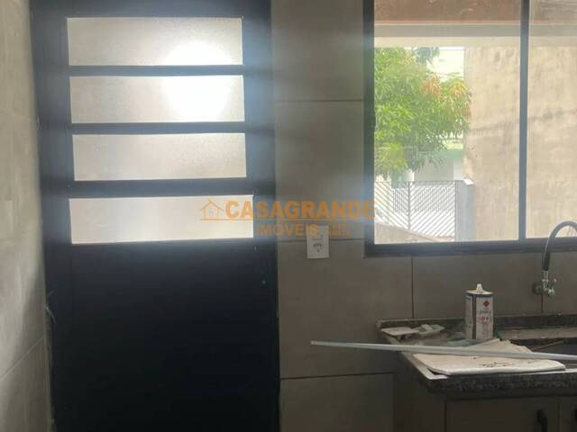 Casa para Venda em São José dos Campos - 4