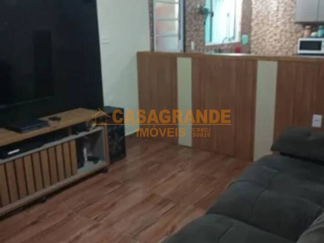 Casa para Venda em São José dos Campos - 4
