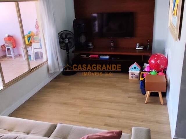 Casa para Venda em São José dos Campos - 5