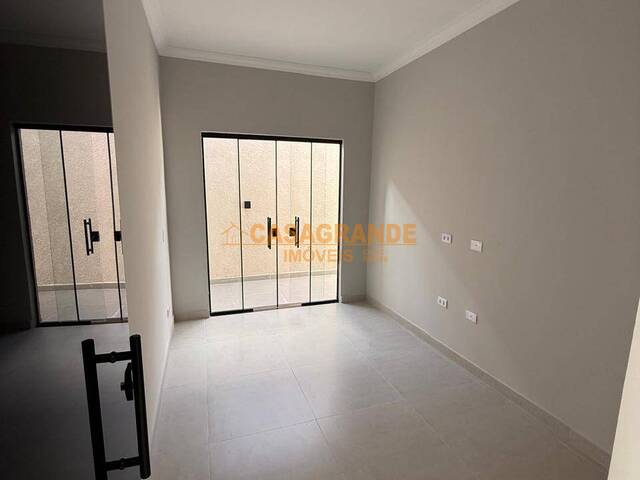 Casa para Venda em São José dos Campos - 4