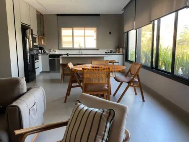 Casa para Venda em São José dos Campos - 4