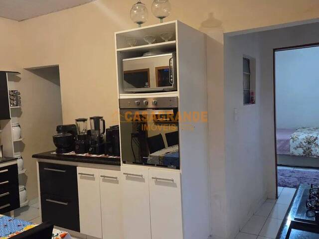 Casa para Venda em São José dos Campos - 4