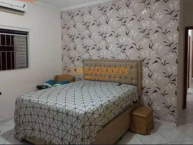 Casa para Venda em São José dos Campos - 5