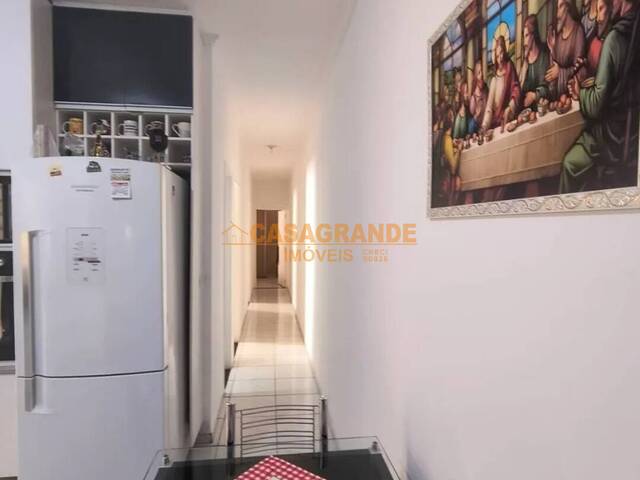 Casa para Venda em São José dos Campos - 4