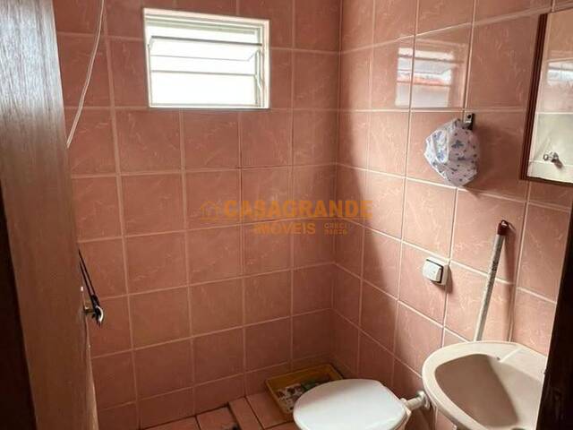Casa para Venda em São José dos Campos - 4