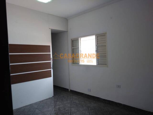 Casa para Venda em São José dos Campos - 4