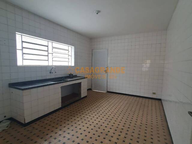 Casa para Venda em São José dos Campos - 4