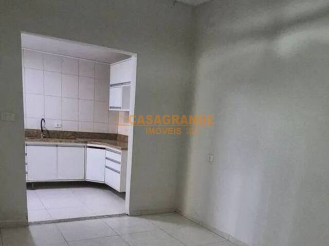 Casa para Venda em São José dos Campos - 4