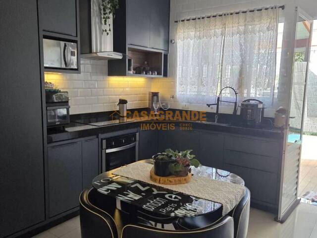 Casa para Venda em São José dos Campos - 5