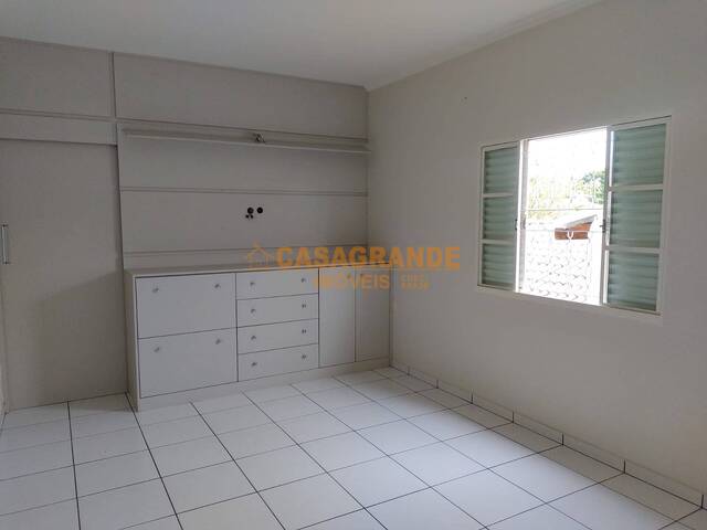 Casa para Venda em São José dos Campos - 4