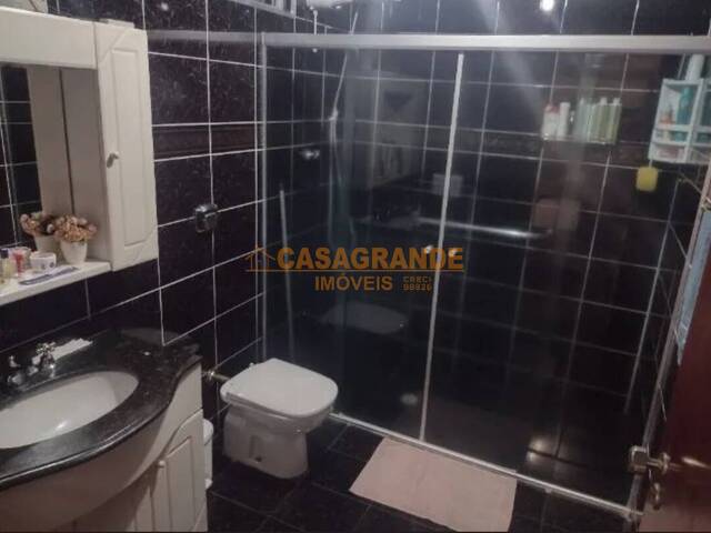 Casa para Venda em São José dos Campos - 4
