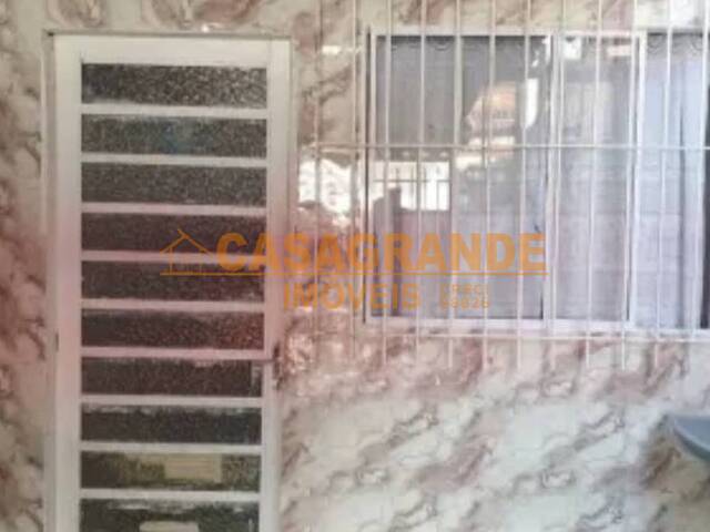 Casa para Venda em São José dos Campos - 4