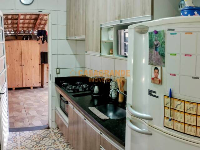 #13885 - Casa para Venda em Jacareí - SP - 3