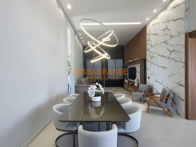 Casa para Venda em São José dos Campos - 4