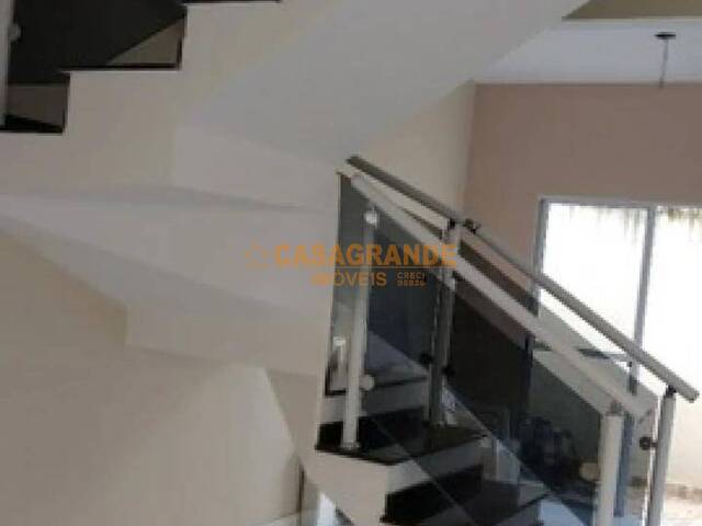 Casa para Venda em São José dos Campos - 4