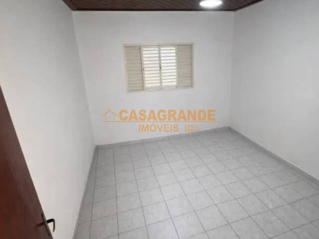 Casa para Venda em São José dos Campos - 4