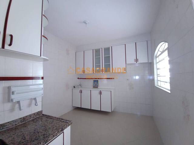 Casa para Venda em São José dos Campos - 4